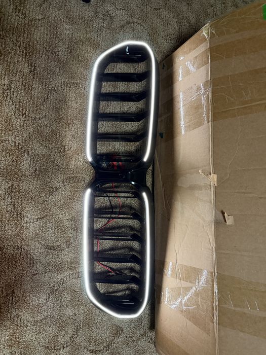 Grila  luminata. Bmw g30  L C I