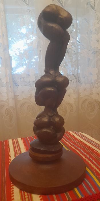 Două statuete decorative din lemn
