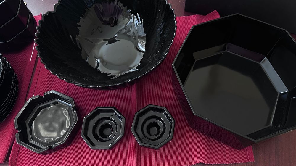 Луксозен сервиз с чаши и чинии