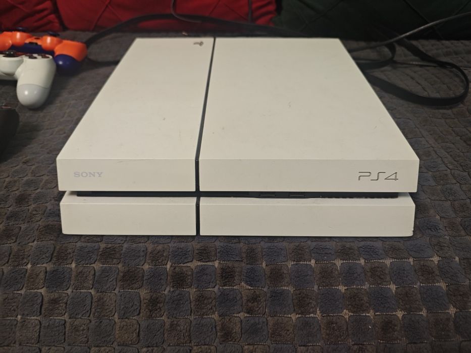 Продам Playstation 4