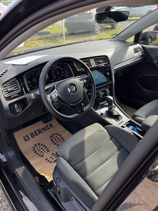 Volkswagen Golf Primul proprietar înmatriculat în România
