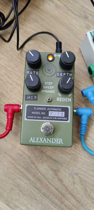 Педали за китара с батерия