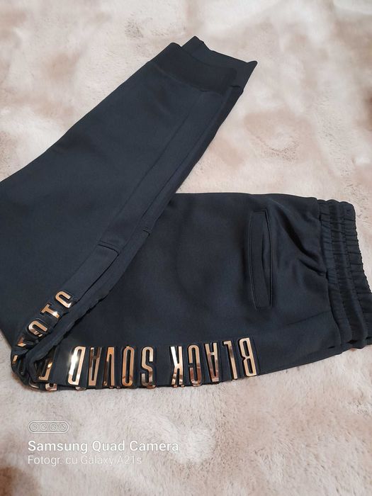Vând pantaloni trening