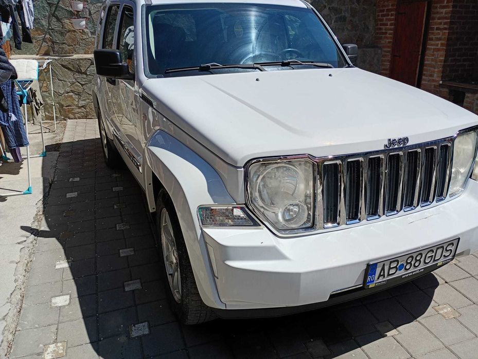 Jeep Cherokee 2011 • 2.8 Diesel • Automată • 4x4 • Piele • Navigație