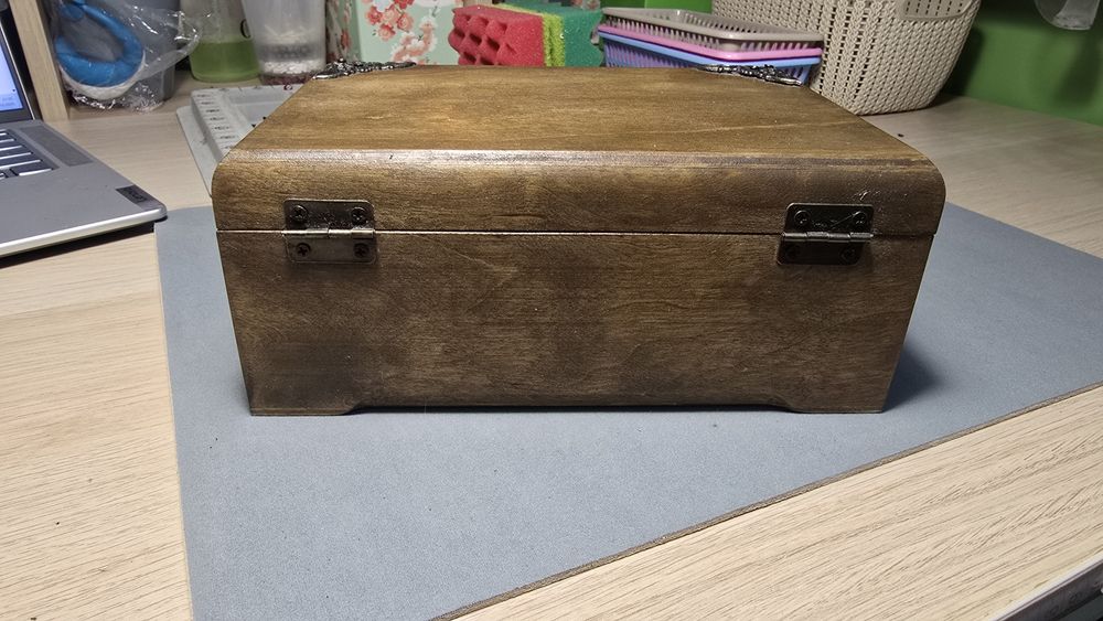 Продам деревянную шкатулку