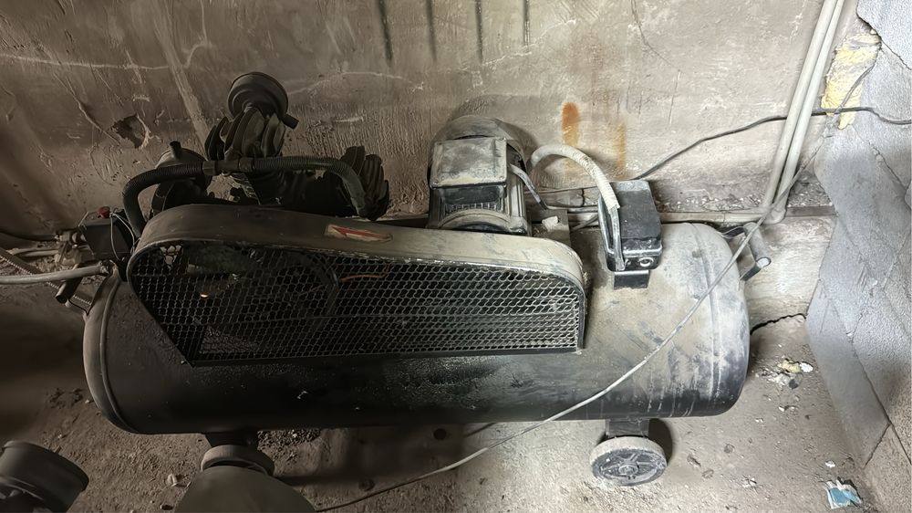 Компрессор 3фазный 200л