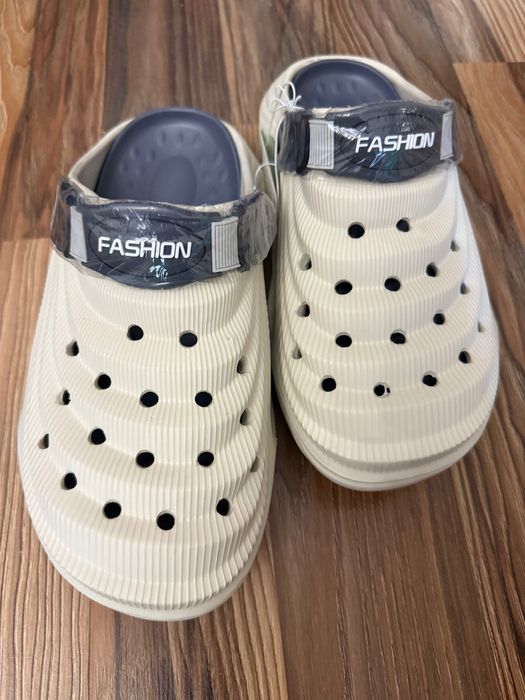 Мужская модель Сабо (крокс) в трех цветах.