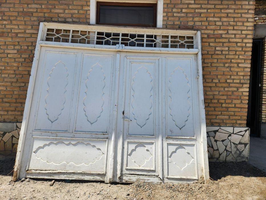 Yoğoch darvoza 3.20×3m ,derazalar ,eshiklar sotiladi