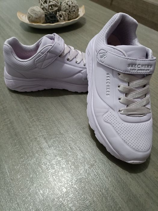 Adidași Skechers din piele ecologica nr. 35