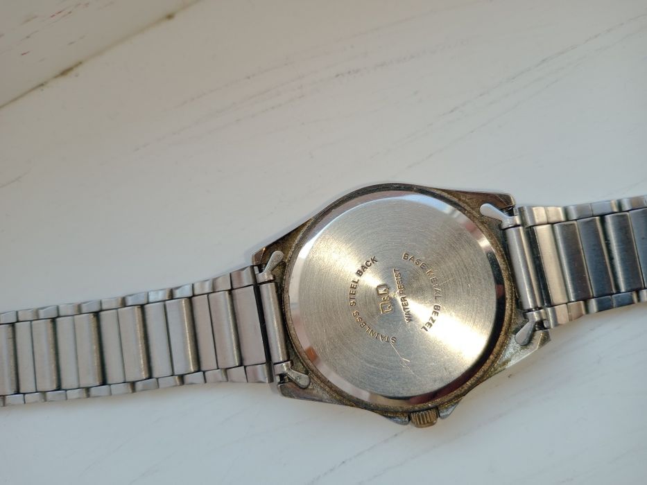 часовник водоустоичив Q Q