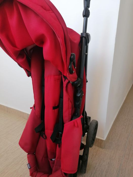 Vând cărucior de copil și geanta