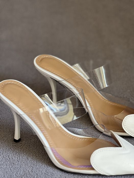 Дамски бели токчета Alaia