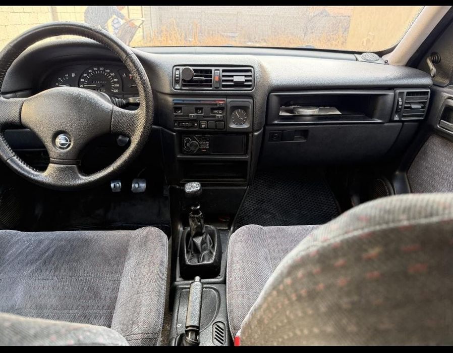 Opel Vectra автомобил