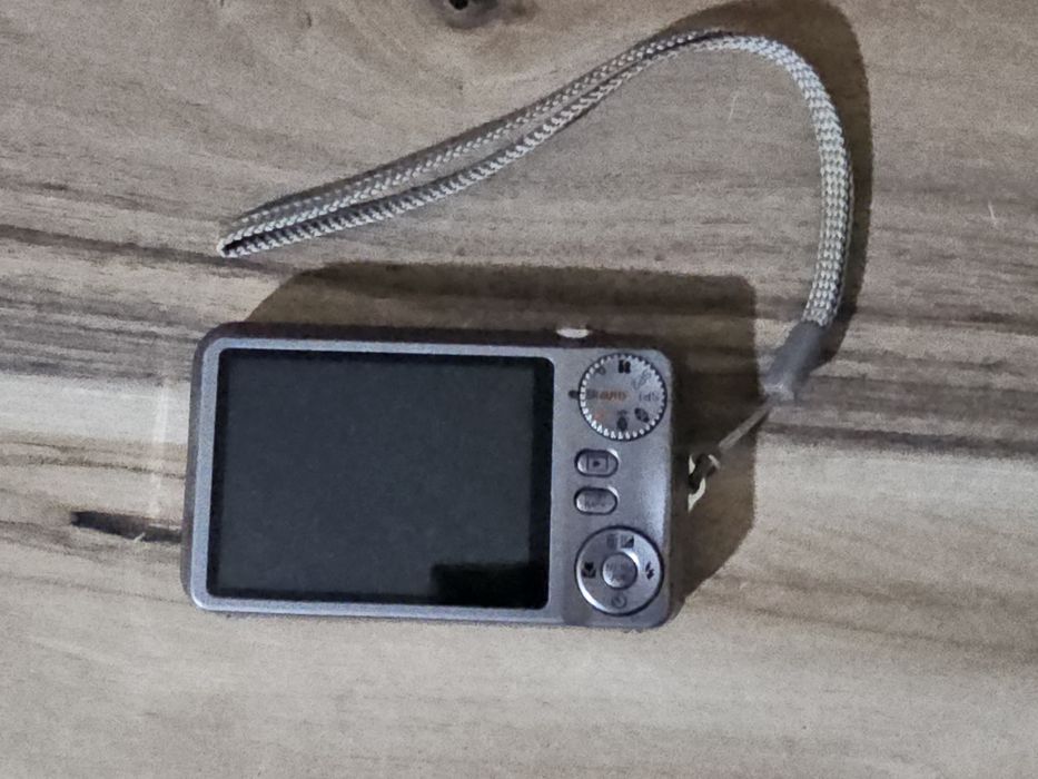 Fujifilm FinePix JV150 14MP сива + батерия и SD карта