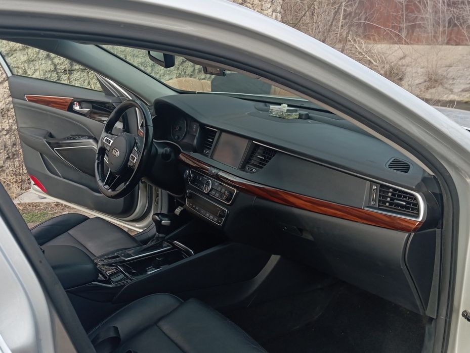 автомобиль Kia k7 2016