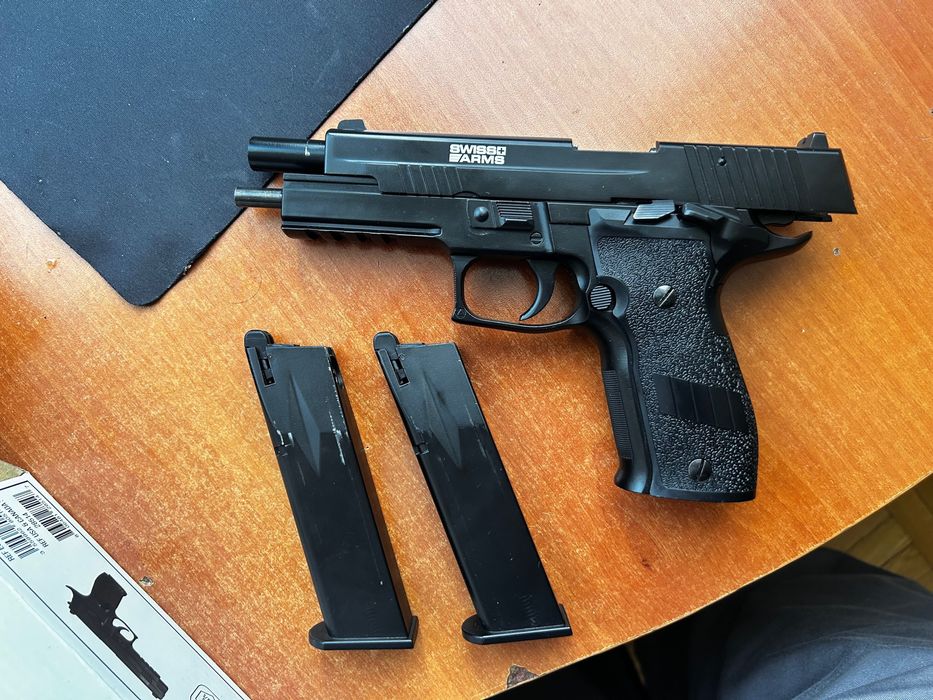 Еърсофт реплика.