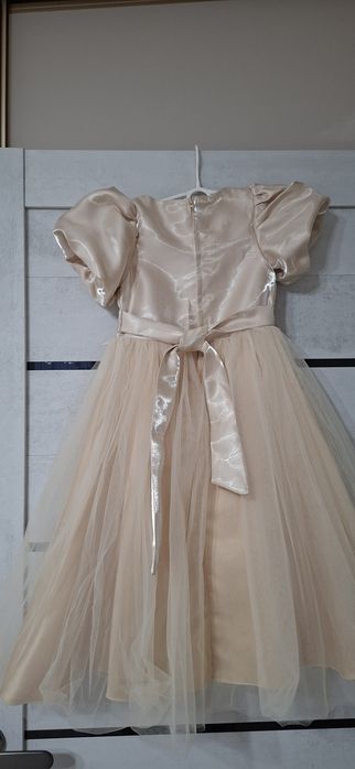 Продам  нарядное платье для девочки