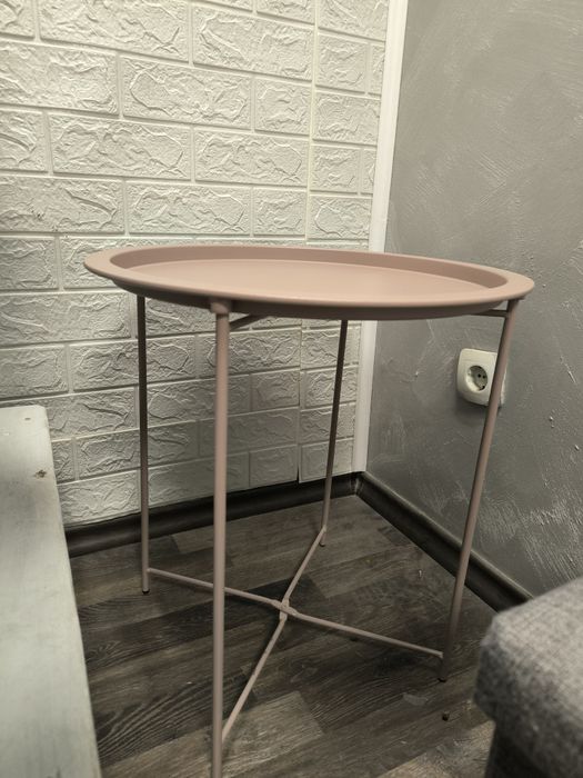 Метална помощна маса