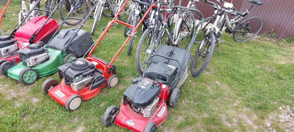Masina tuns iarba, si bicicleta