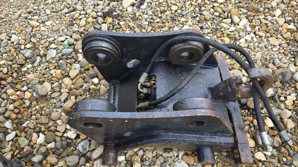 Cupla rapida hidraulica cw10 miniexcavator 4-8t bolțuri 45mm in stare perfecta de funcționare