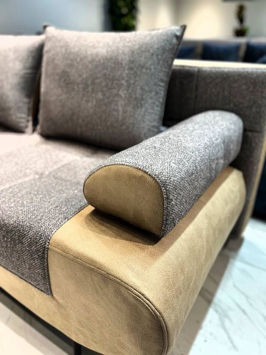 Прямой компактный диван