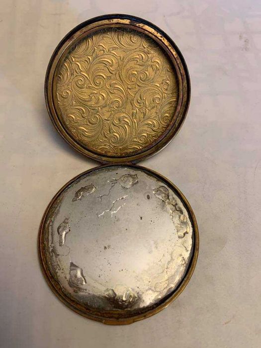 Красива стара бронзова пудриера-Царство България