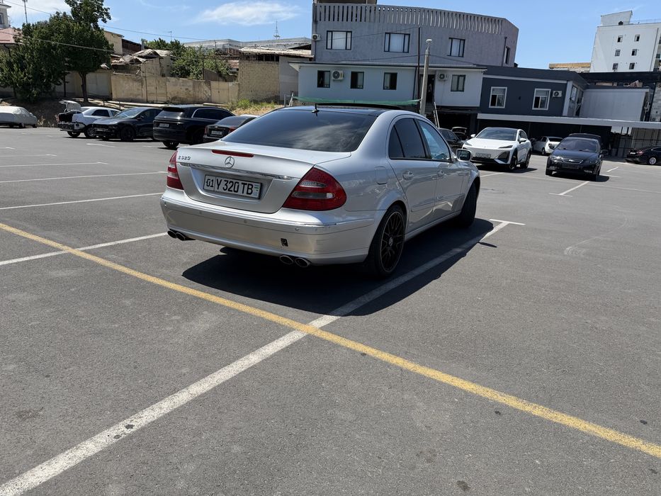 Mercedes-Benz E320 W211