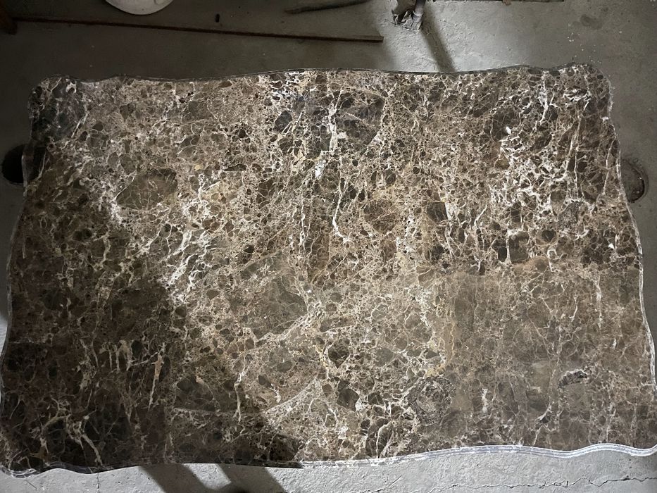 Продаётся красивейший стол,дерево/мрамор