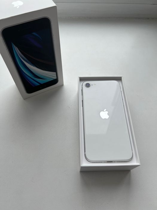 Продаю Iphone se 2020