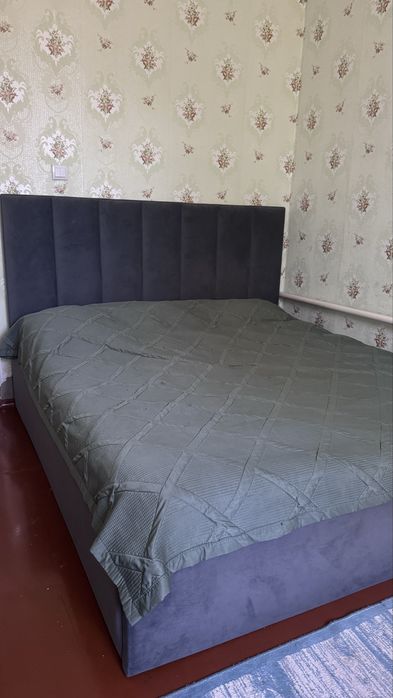 Двуспальную кровать