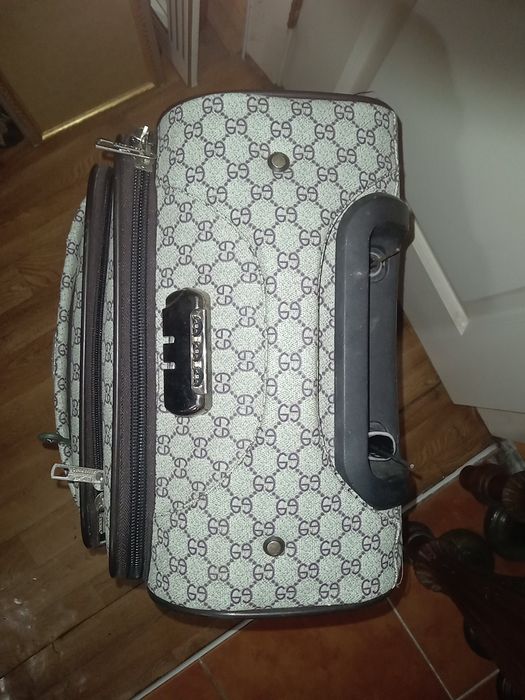 Чемоданы.  Почти даром. Не упустите. Выгодно