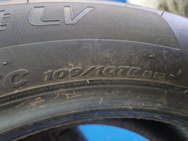 2 Hankook R17С 225/55
зимни бусови гуми DOT2622