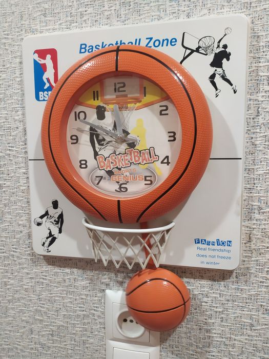 Продам часы настенные