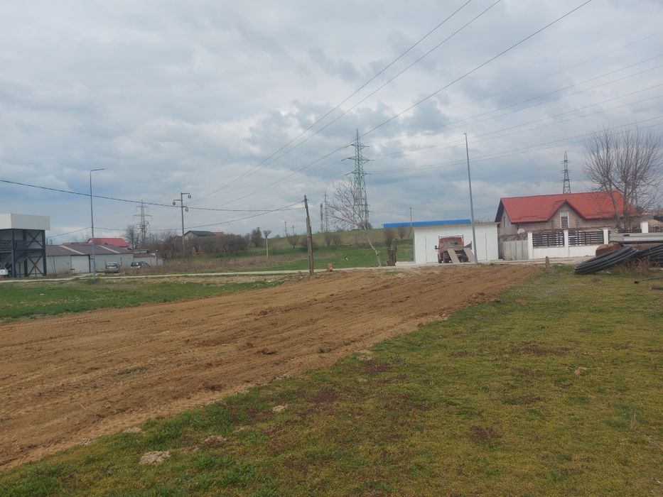 Vând parcele , teren intravilan , stradal, cu toate utilitățile