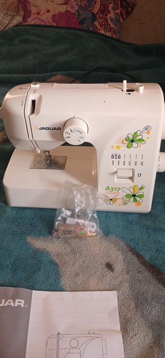 Продам швейную машинку