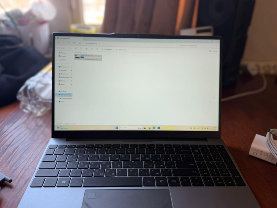 Ноутбук castom продаю новый