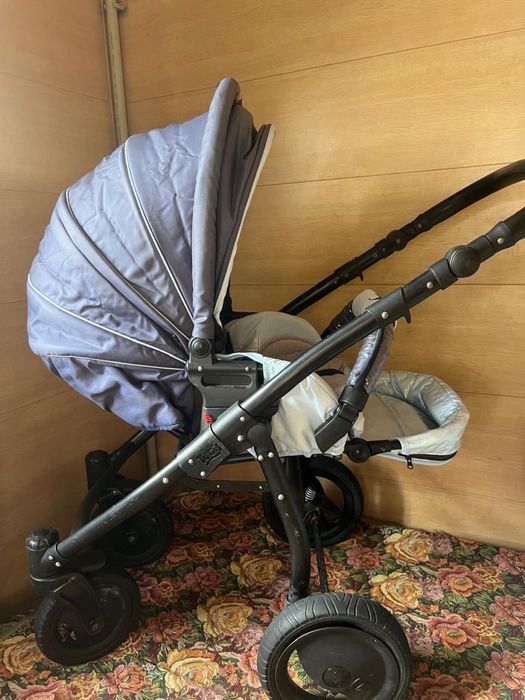 Продается коляска zippy