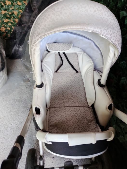 Продавам бебешка количка