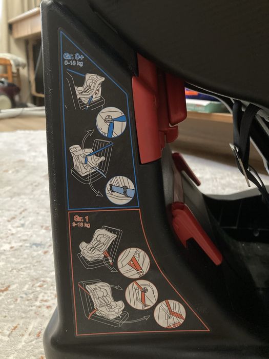 Детское автокресло Chicco 0+ до 18 кг.