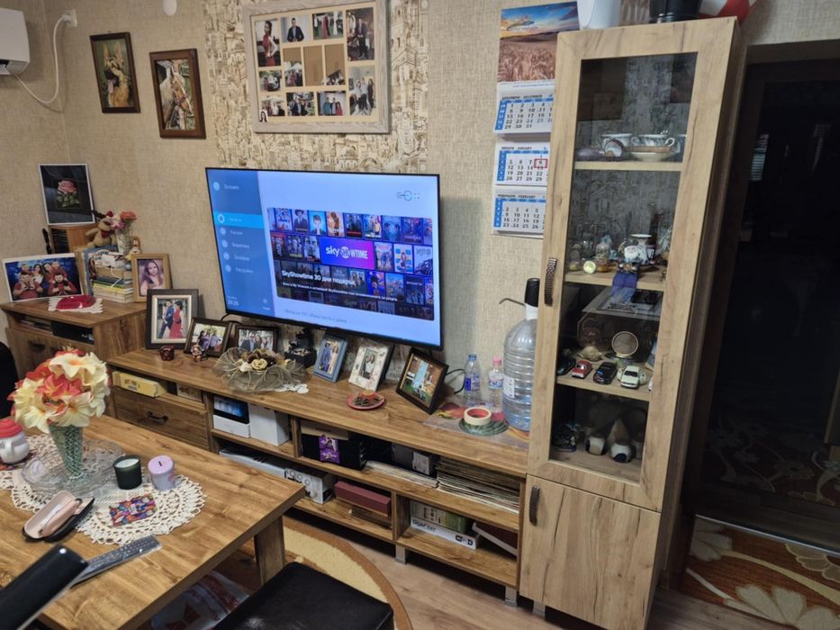 Дълъг шкаф, шкаф с две врати, витрина