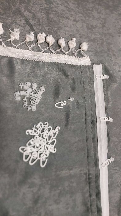 Комплект пердета за камион + кукички сиви с бели пискюли