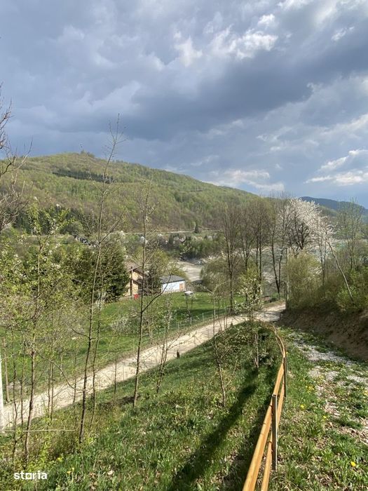 Teren vedere panoramica lacul Paltinu si dealuri in Valea Doftanei