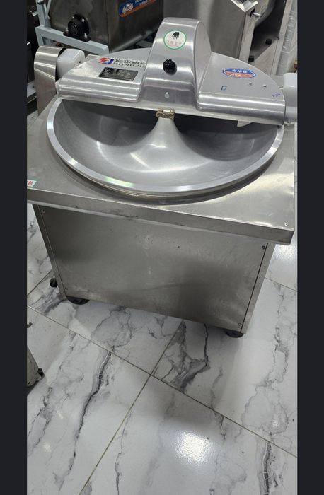 Piyoz toʻgʻraydigan aparat ishchi kuchini kamaytiradi