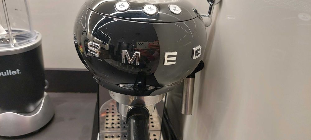 Продавам Кафе машина SMEG