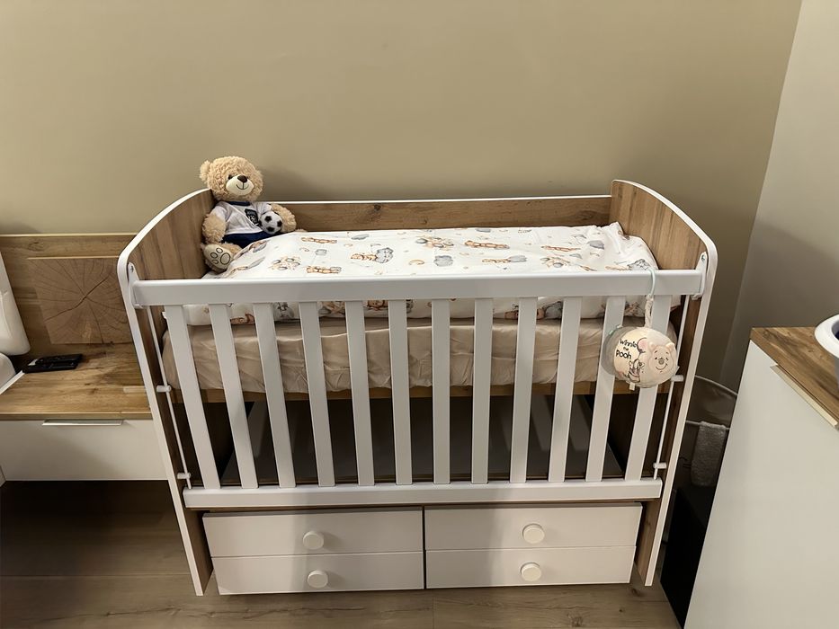 бебешка кошара Деси с подвижна решетка дъб вотан+бял