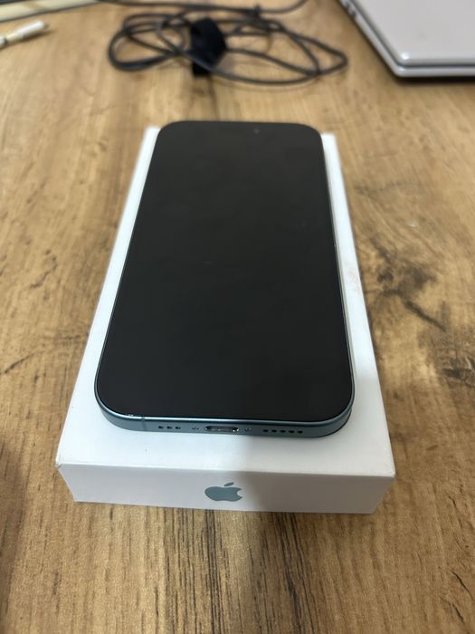 Iphone 16 почти новый