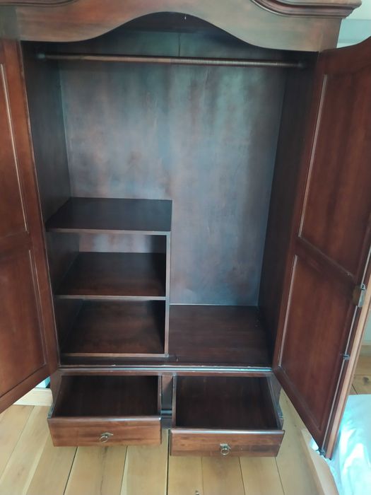 Гардероб масивно дърво