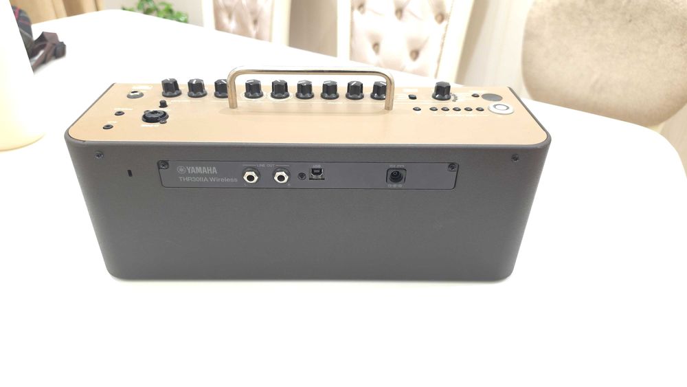 Комбоусилитель для акустической гитары Yamaha THR 30 II A Wireless