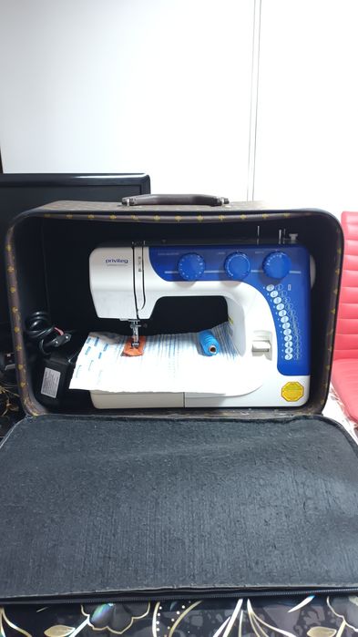 Masina de cusut PRIVILEG cu butoniera automata dintr-un singur pas