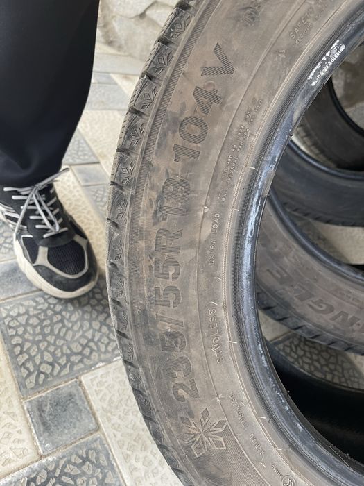 Зимные шины 235/55/18